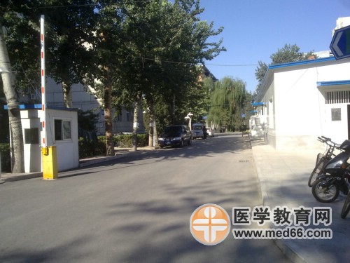 醫(yī)師資格考試開考，校園里歸為平靜
