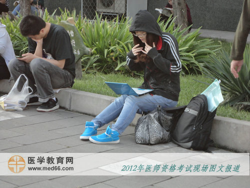 醫(yī)師資格考試，帶筆記本來(lái)備考