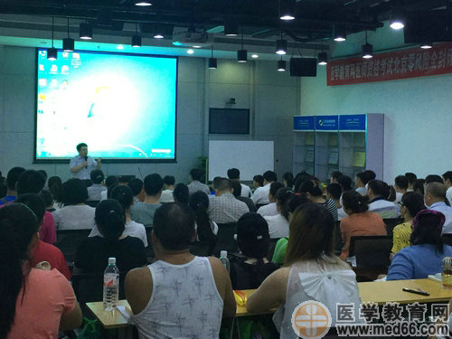 閆敬之老師為廣大中醫(yī)、中西醫(yī)學(xué)員講授考試重點(diǎn)