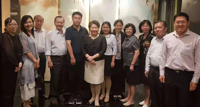 國(guó)家中醫(yī)藥管理局中醫(yī)師資格認(rèn)證中心考試顧問團(tuán)應(yīng)邀出訪新加坡
