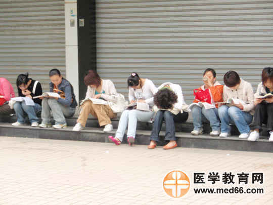 初級(jí)護(hù)士/初級(jí)護(hù)師/中級(jí)主管護(hù)師考試